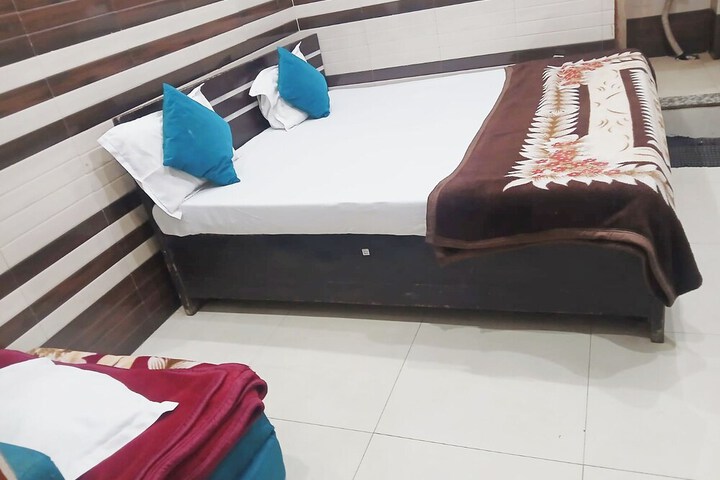 Room 12 of 26
