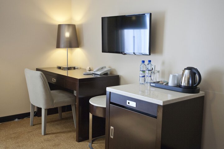 Room 17 of 44
