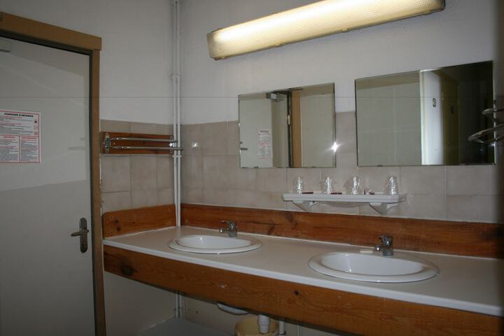 Room 11 of 27