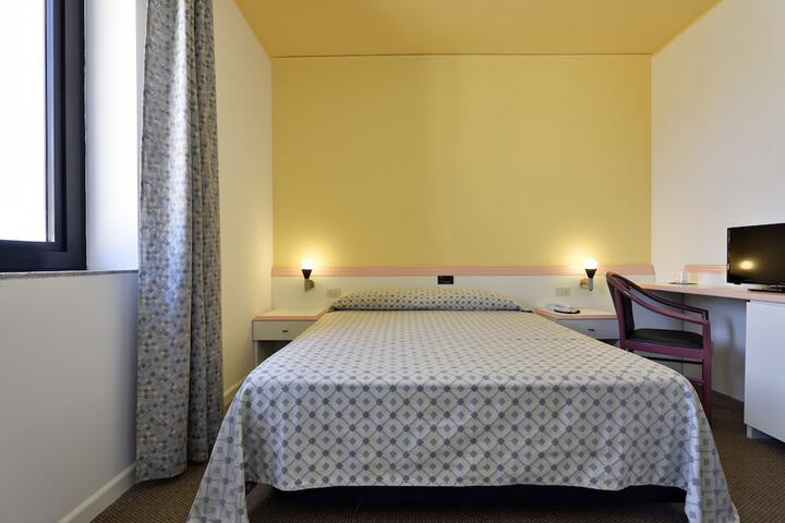 Room 6 of 44