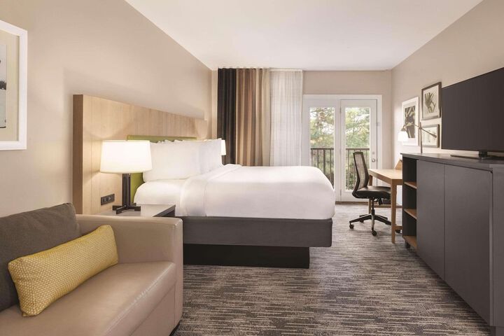 Suite King Bed Accessible (6 of 9)