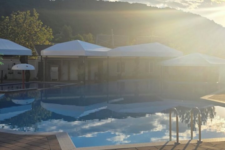 Pool 5 of 9