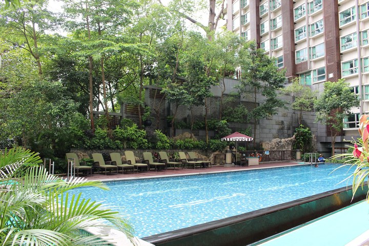 Hotel Pool