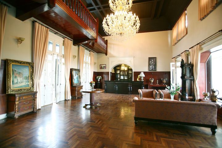 Entrance & Lobby