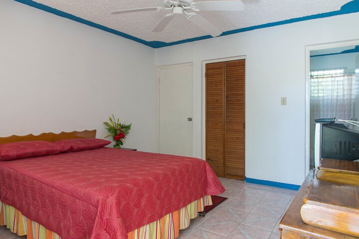 Room 12 of 32