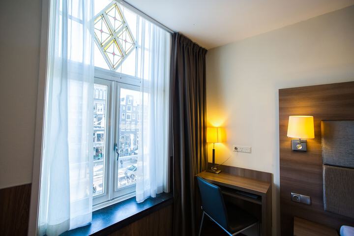 Room 32 of 44