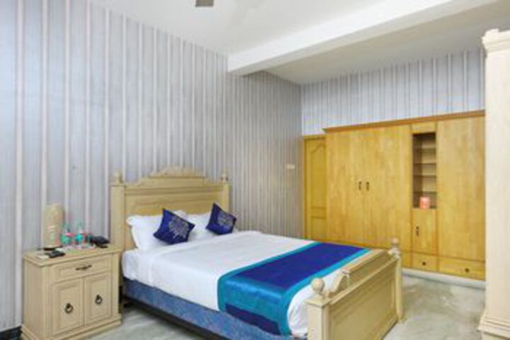 Room 10 of 26