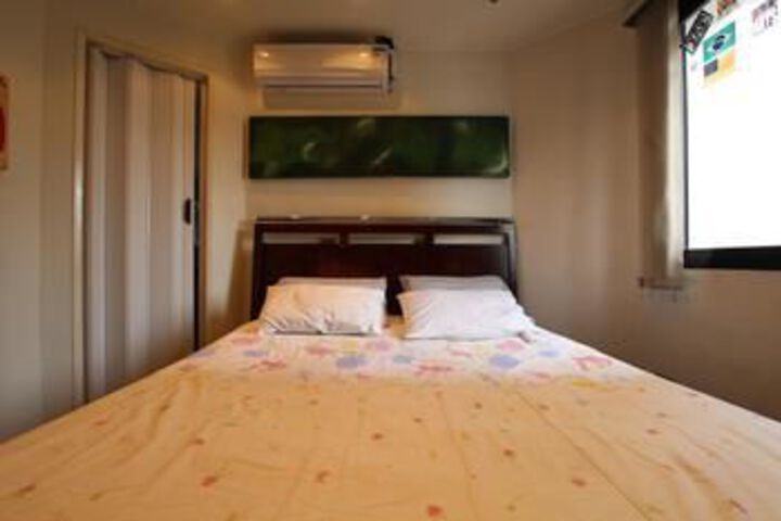 Room 10 of 24