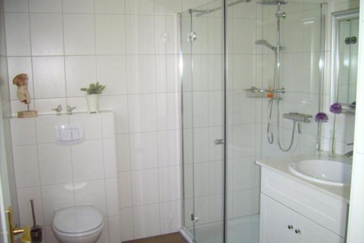 Room 4 of 7