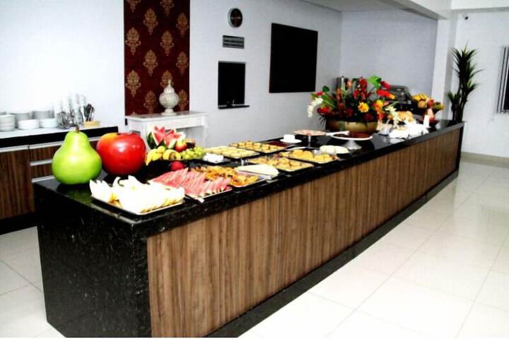 Dining 8 of 11