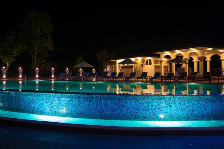 Pool Hotel