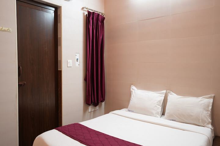 Room 4 of 13