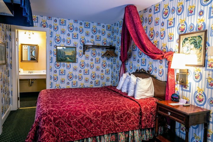 Room 8 of 21