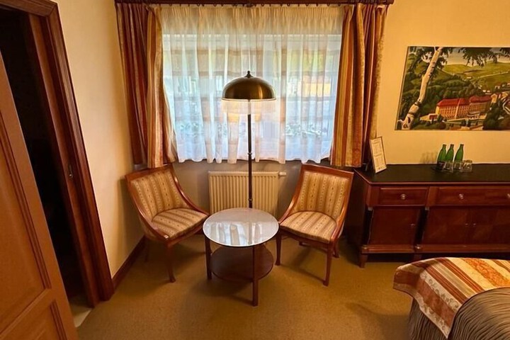Room 15 of 106