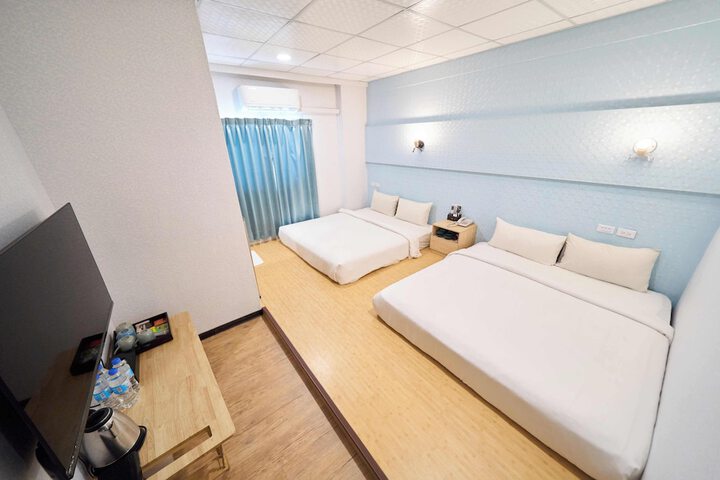 Room 11 of 48