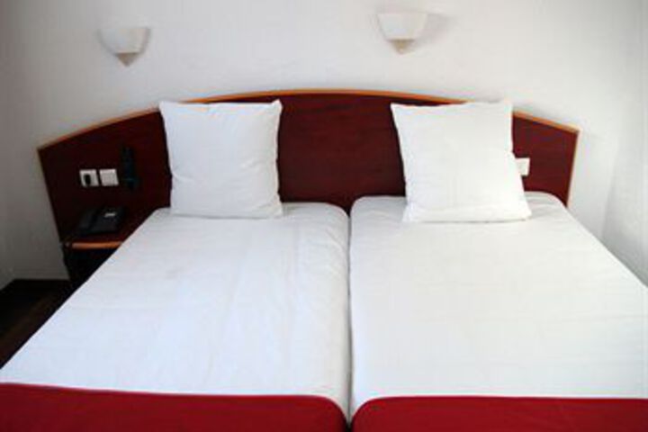 Room 7 of 25