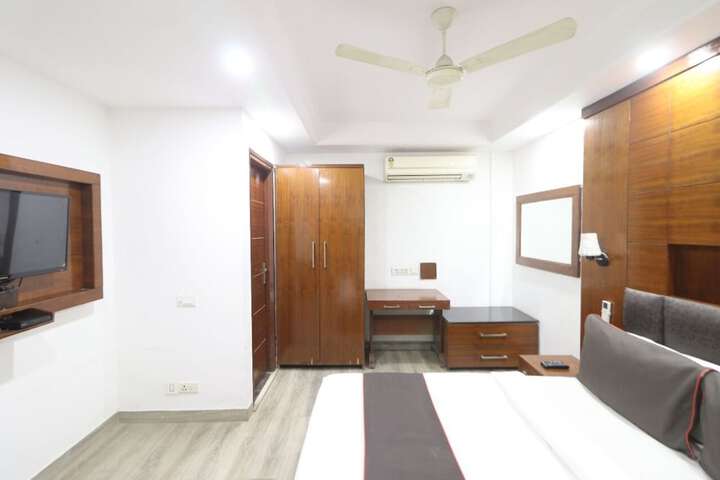 Room 11 of 15