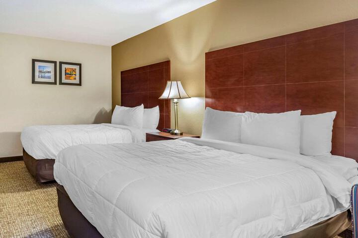 2 Double Beds (11 of 11)