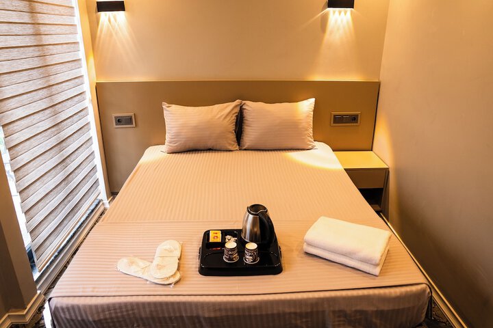 Room 2 of 31