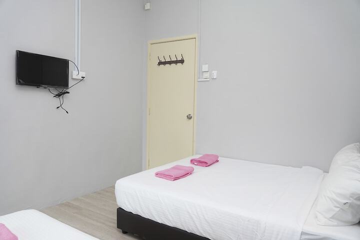 Room 10 of 30