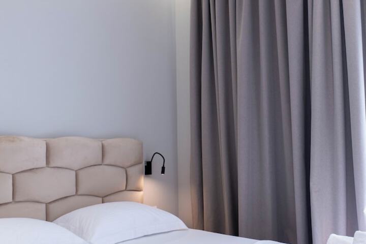 Room 5 of 65