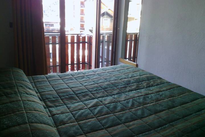 Room 9 of 48
