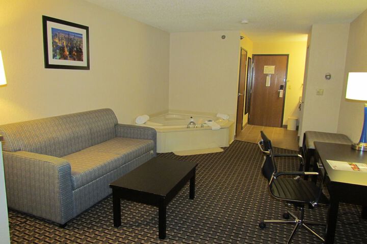 1 King Bed (3 of 13)