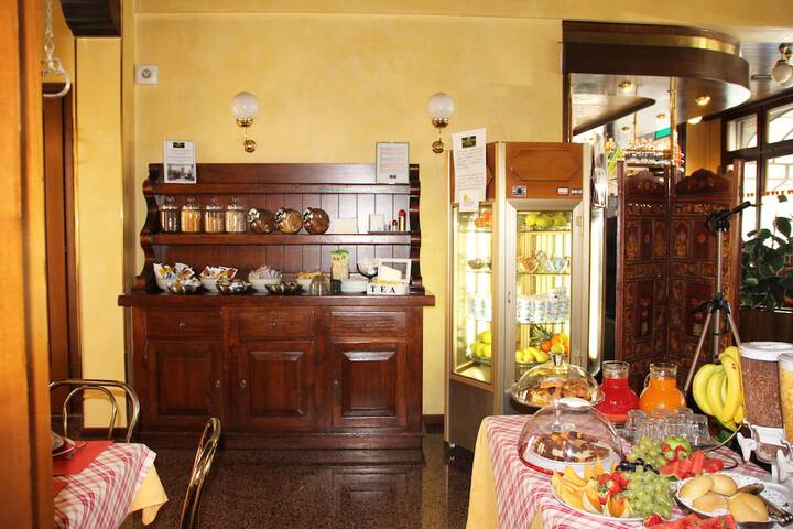 Breakfast/Coffee Service 21 of 40