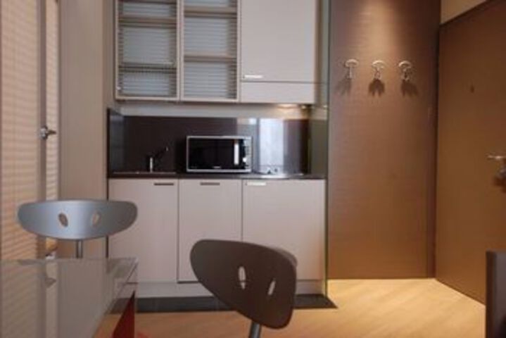 Room 8 of 12