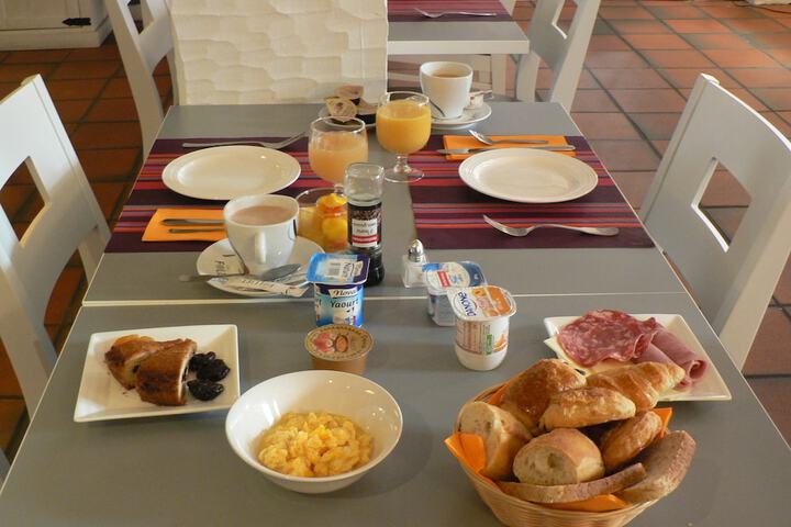 Breakfast/Coffee Service 25 of 31