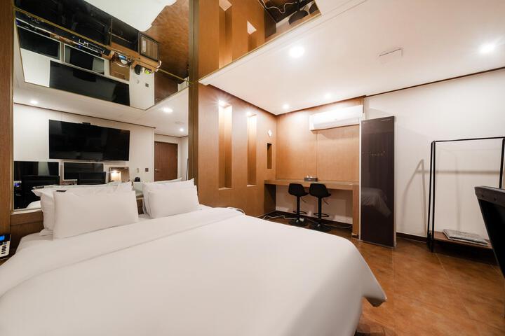 Room 26 of 49