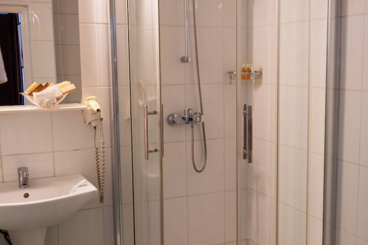 Room 9 of 21