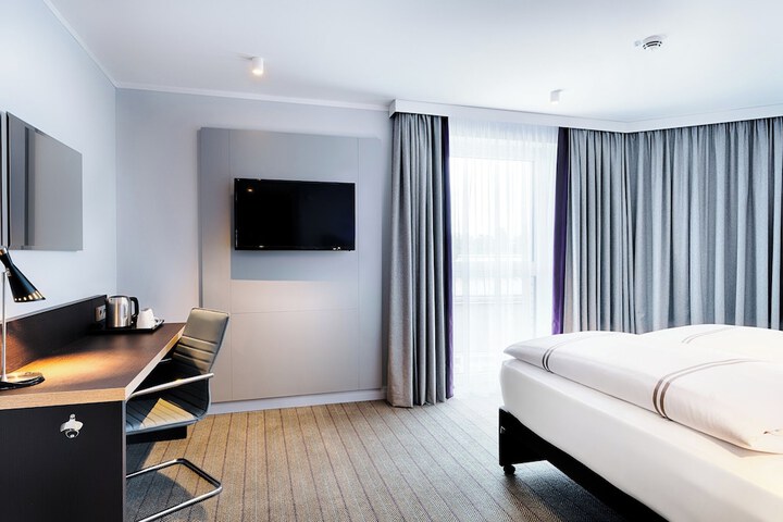 Room 4 of 38