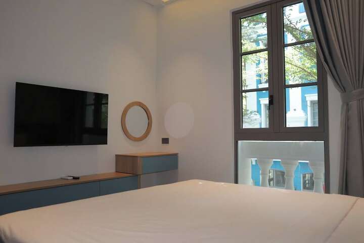 Room 10 of 18