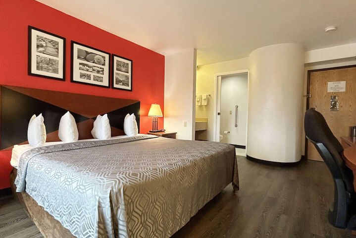 1 King Bed (1 of 5)