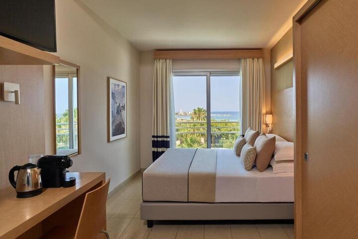 Room 10 of 39