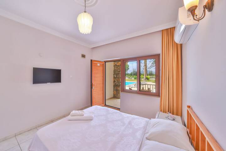 Room 6 of 19
