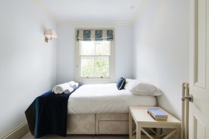 Room 42 of 49