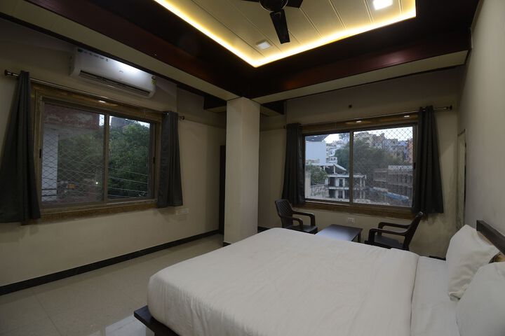 Room 19 of 28
