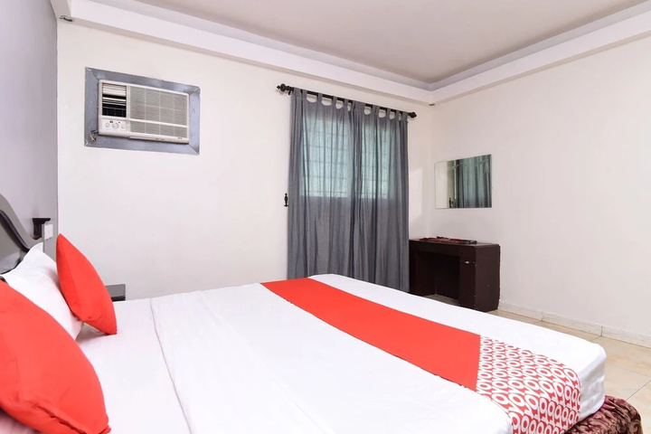 Room 5 of 17