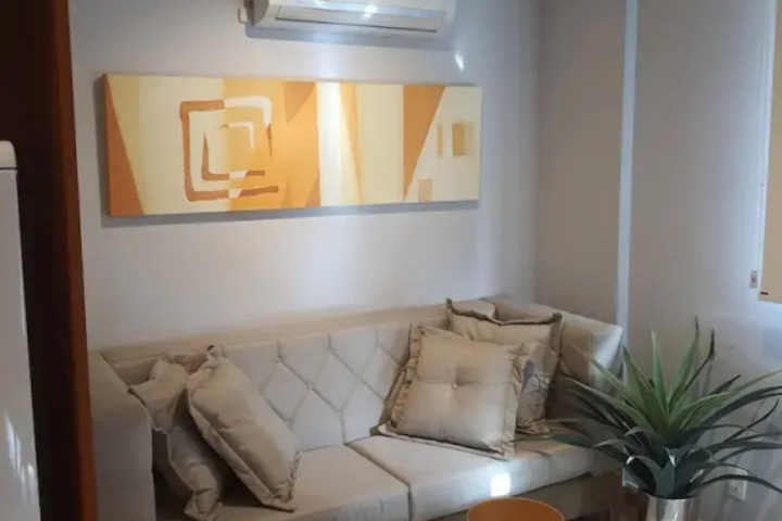 Room 4 of 8