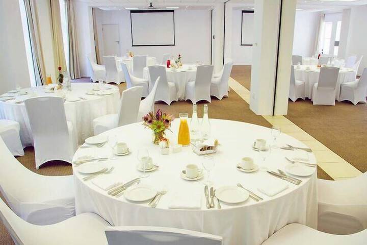 Ballroom/Hall 283 of 517