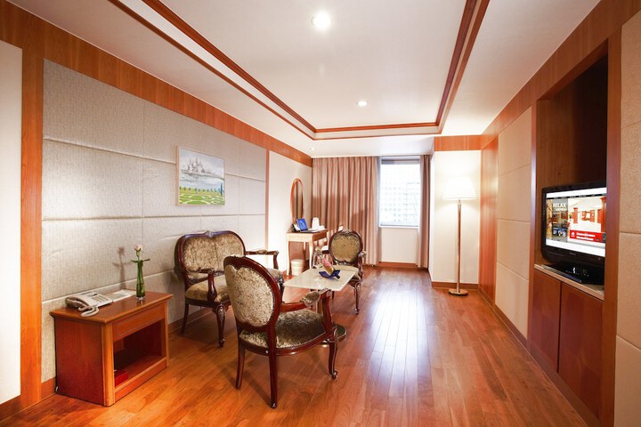Room 46 of 106