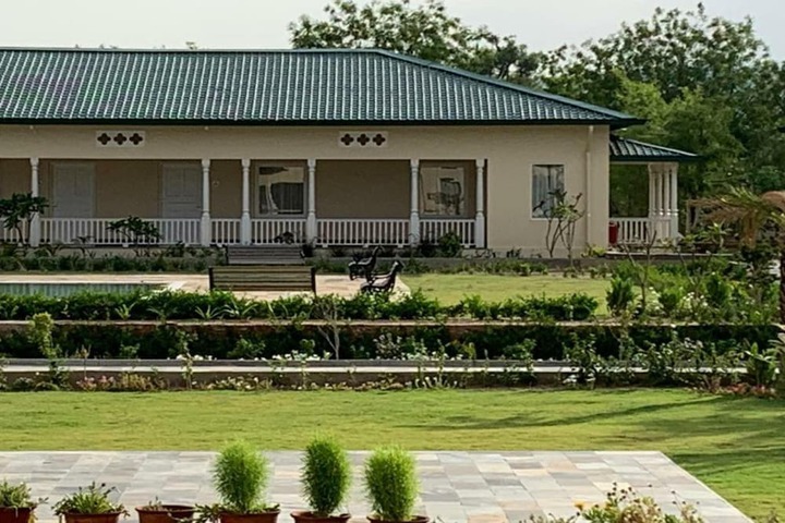 Hotel Exterior 42 of 46