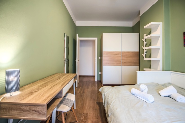 Room 8 of 27