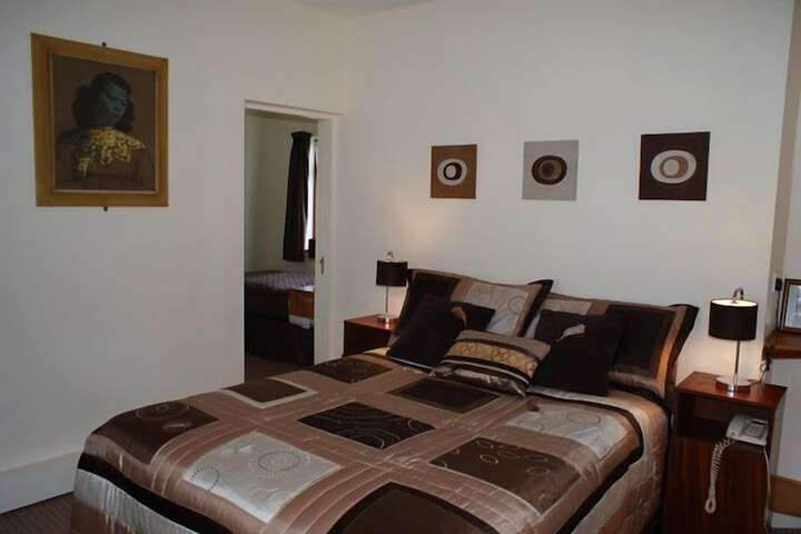 Room 6 of 16