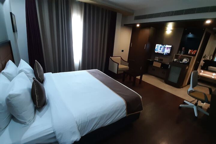 Room 6 of 75