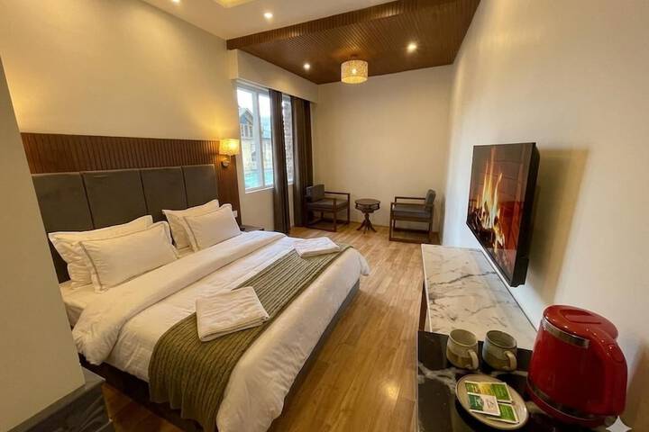 Room 3 of 20