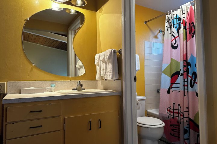 Room 43 of 65