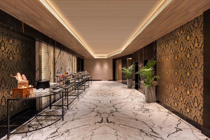 Ballroom/Hall 63 of 72